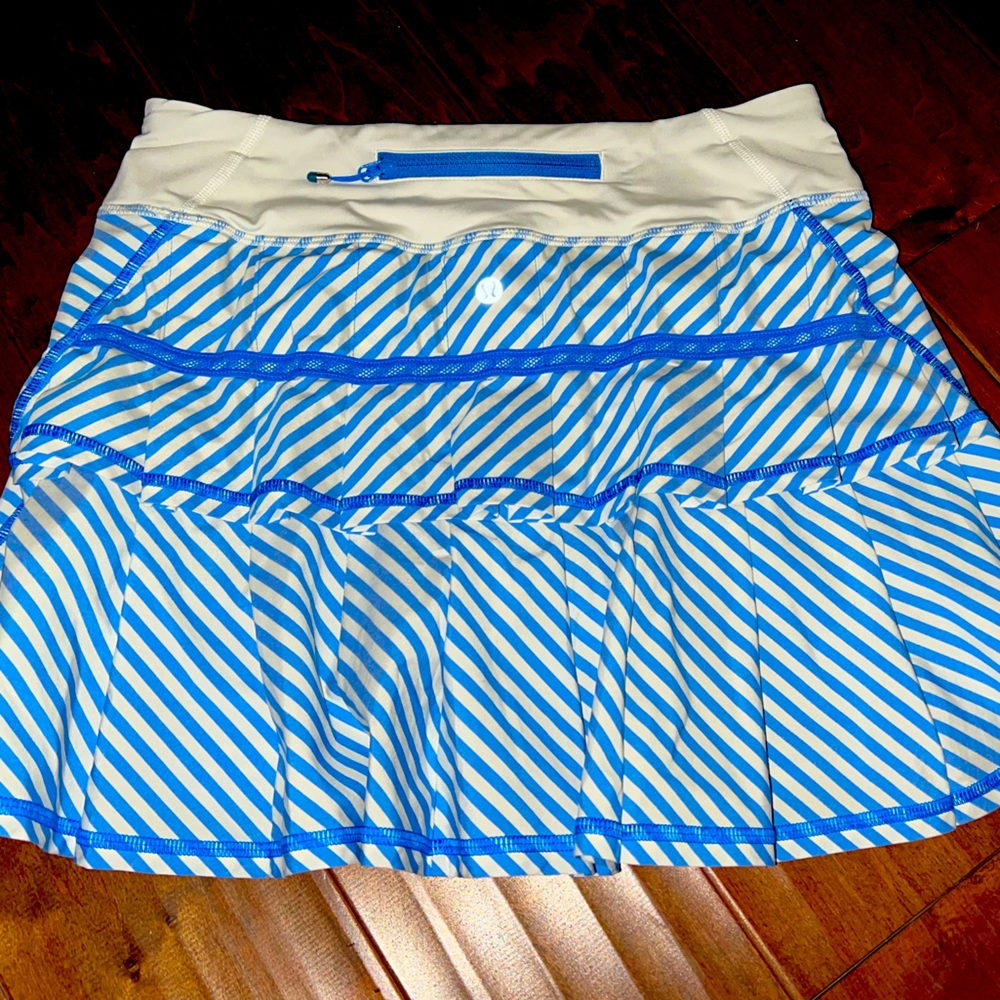 LULULEMON BLUE/WHITE STRIPED SKIRT
